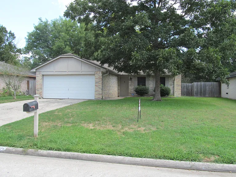 23822 Lestergate Dr — Photo 1