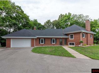 491 Forest Ln, North Mankato, MN 56003