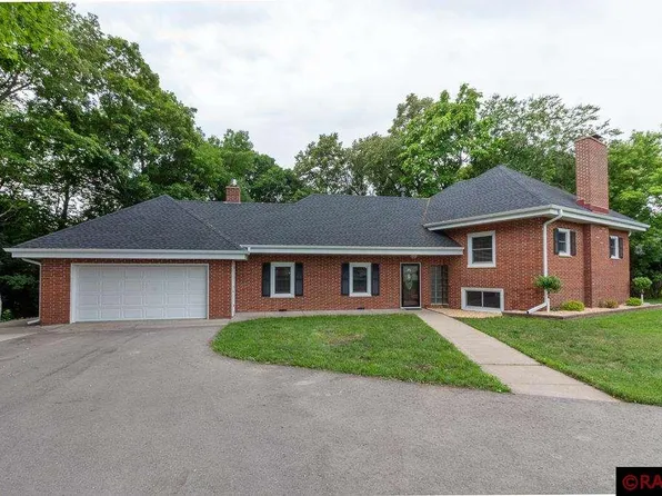 491 Forest Ln, North Mankato, MN 56003