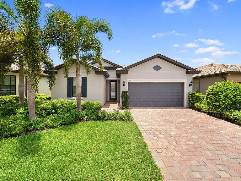 3685 E Hampton Cir — Photo 1