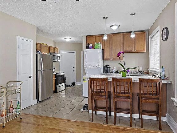 3rd image of 1828 Allen Ave #2W
