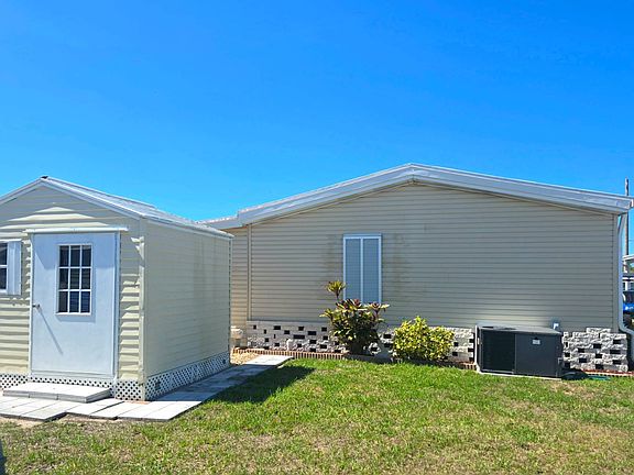 3rd image of 240 Allamanda Cir