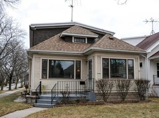 2700 S Linebarger Ter, Milwaukee, WI 53207