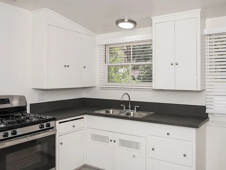 652 Orange Grove Ave — Photo 8