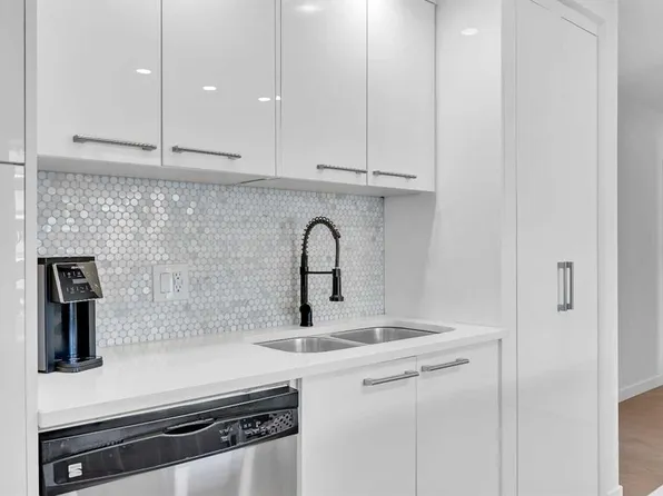 1111 N 15th Ave SW #701, Calgary, AB T2R 0S8