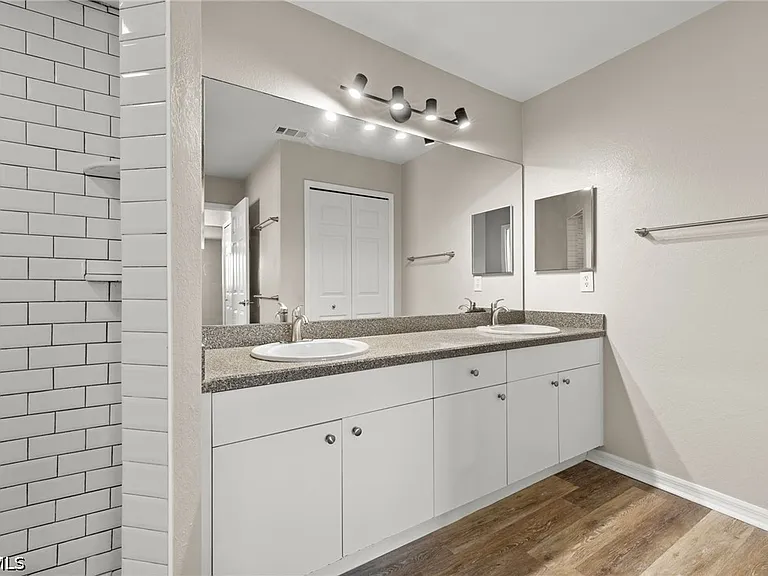 3919 SW 14th Ave — Photo 17
