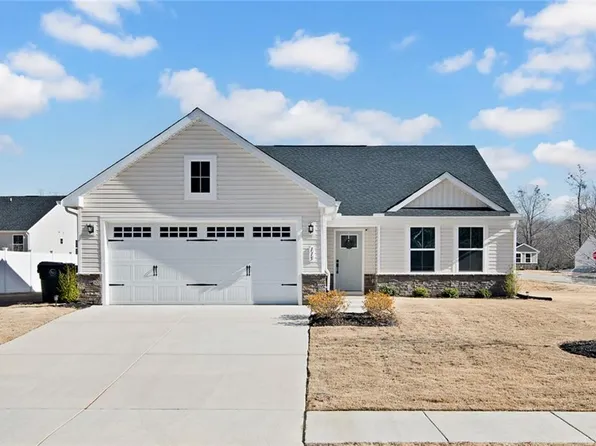 115 Martha Washington Pkwy, Williamsburg, VA 23185