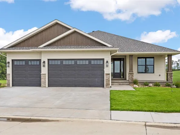 932 Long Dr, Solon, IA 52333