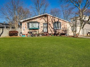 37 Fairdale Dr, Brentwood, NY 11717