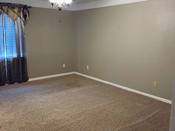 3rd image of 125 Briarmeadow Dr