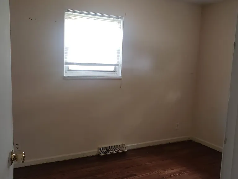 5351 Hipp St — Photo 16