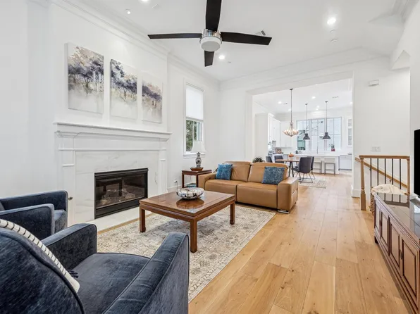 1270 Wood Hollow Dr, Houston, TX 77057