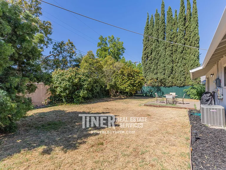 9136 Cecile Way — Photo 7