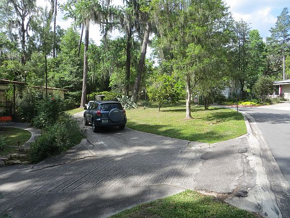FRONT CIRCULAR DRIVEWAY