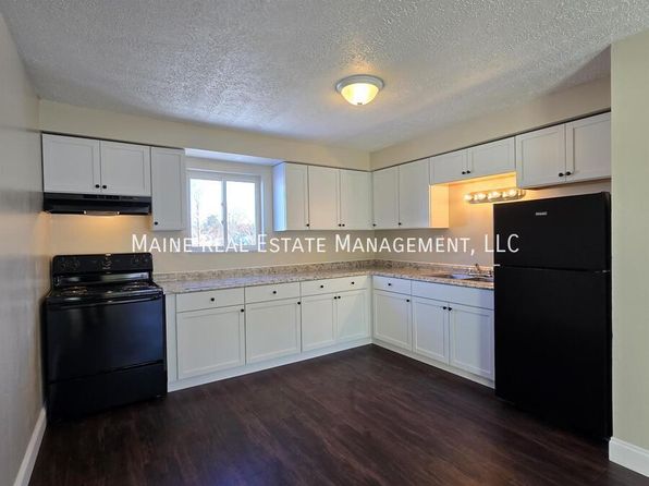 8 Hillside Ln APT 6, Lewiston, ME 04240