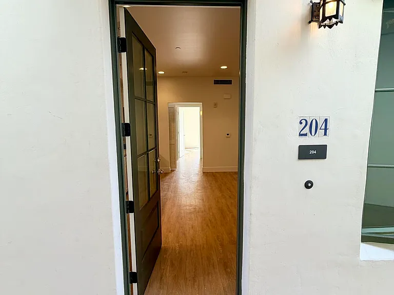 112 E Ortega St #204 — Photo 2