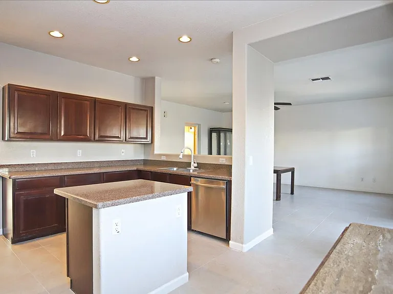 8833 S 13th Pl — Photo 11