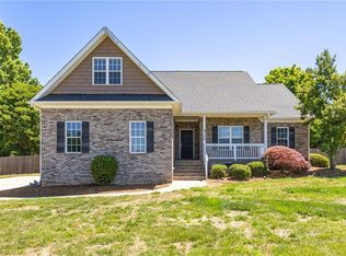 8108 Middleland Dr, Browns Summit, NC 27214