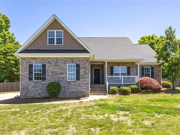 8108 Middleland Dr, Browns Summit, NC 27214