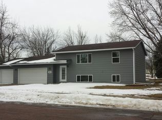 901 S Nicholas Ave, Brandon, SD 57005
