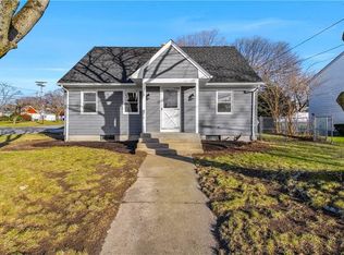 2 Meadowbrook Rd, North Providence, RI 02911