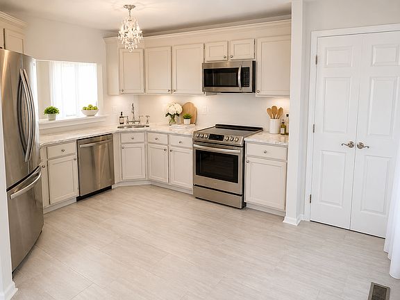 4th image of 3906 Fox Pointe Ct
