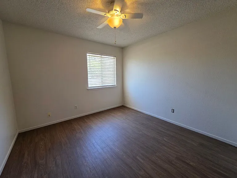 1723-1725 E Vassar Dr — Photo 9