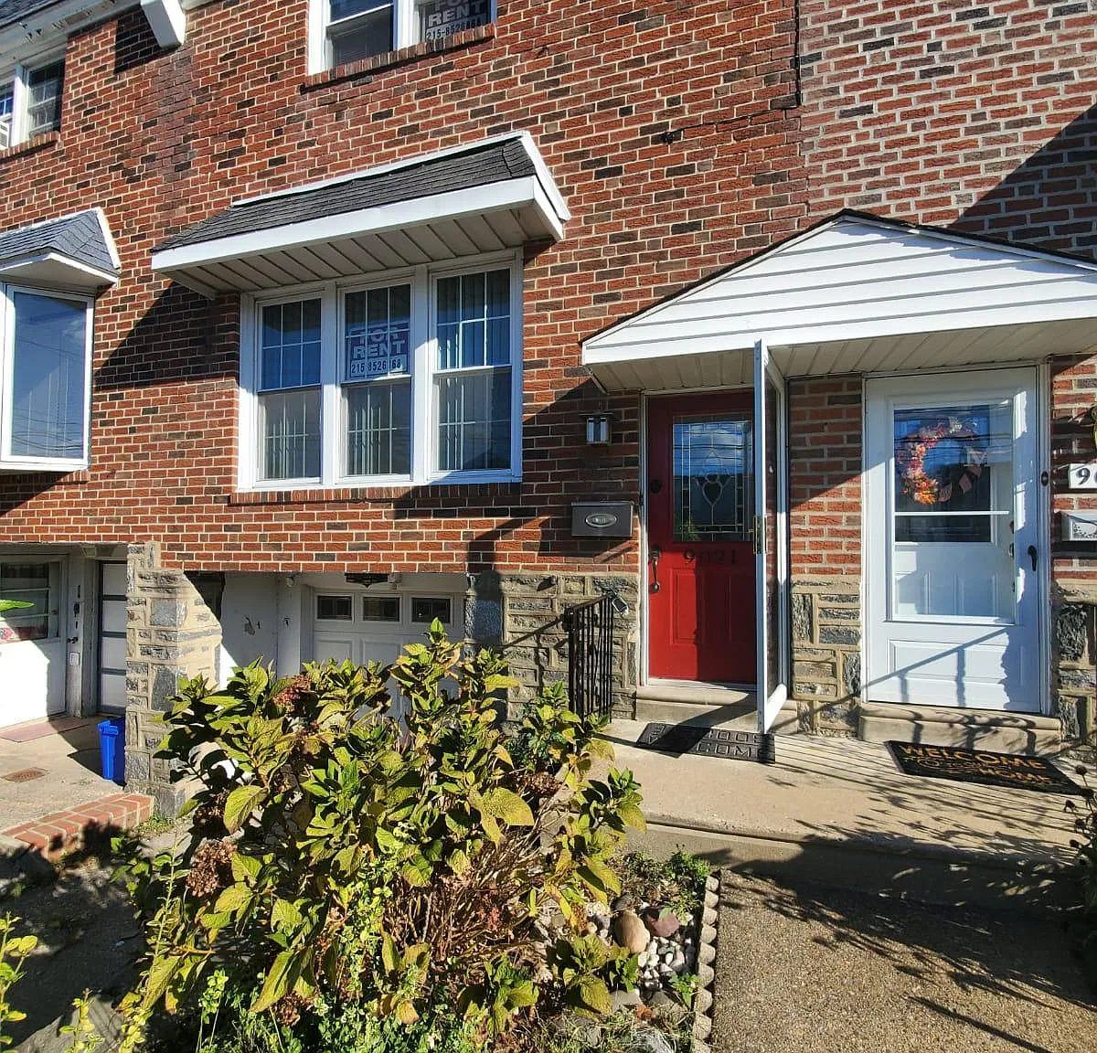 3 bed, 1.5 bath, 1296 sqft, $2,400 — Photo 1