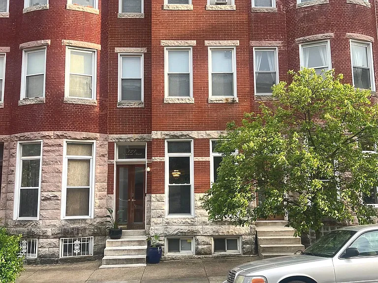 727 Reservoir St — Photo 1