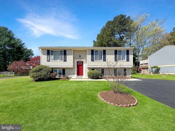 2918 Ashdown Forest Dr, Herndon, VA 20171