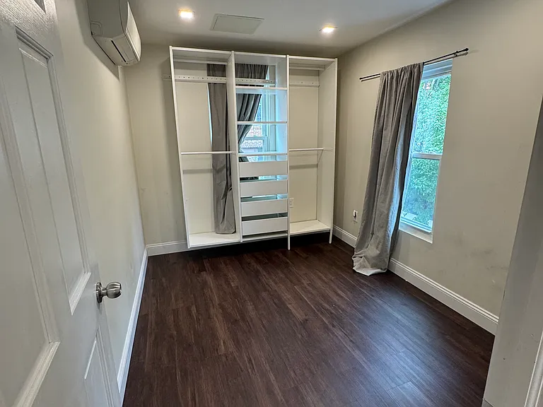 75 Dahlgren Pl — Photo 3