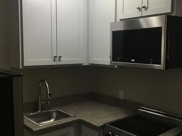 475 Hanover St APT 2L, Manchester, NH 03104