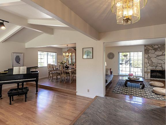 5th image of 20159 Marilla Ct