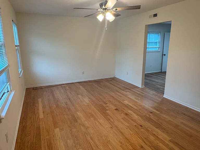 800 Kroll Ln — Photo 7