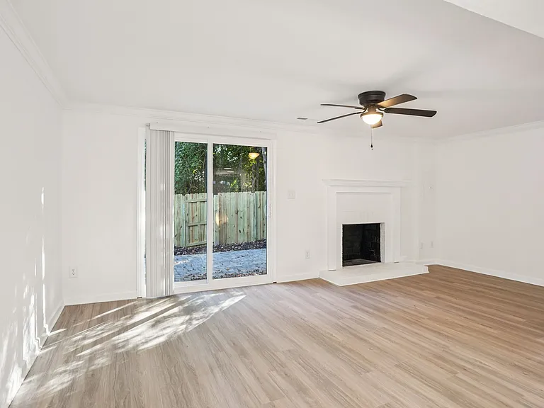 1369 Maple Shade Ln — Photo 9