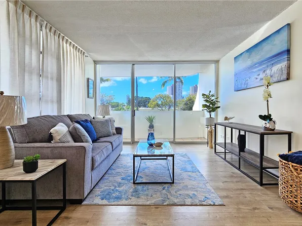 2825 S King St APT 201, Honolulu, HI 96826