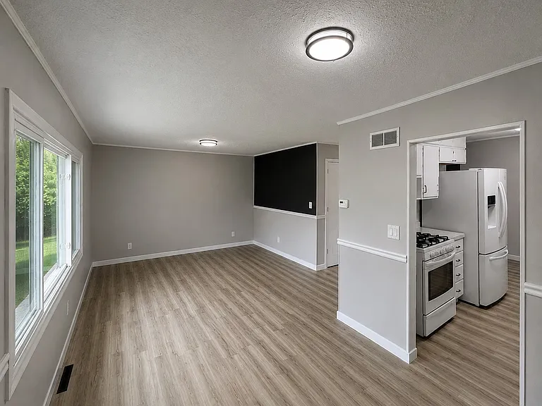 5300 W Hughes St — Photo 2