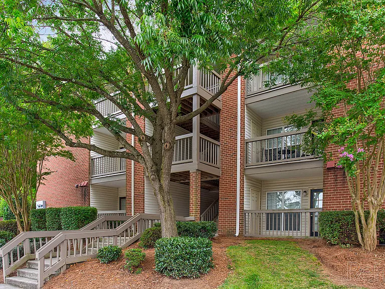 Deep River Pointe — Photo 33