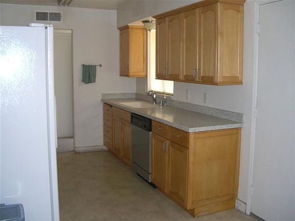 5th image of 2227 Tammy Ln