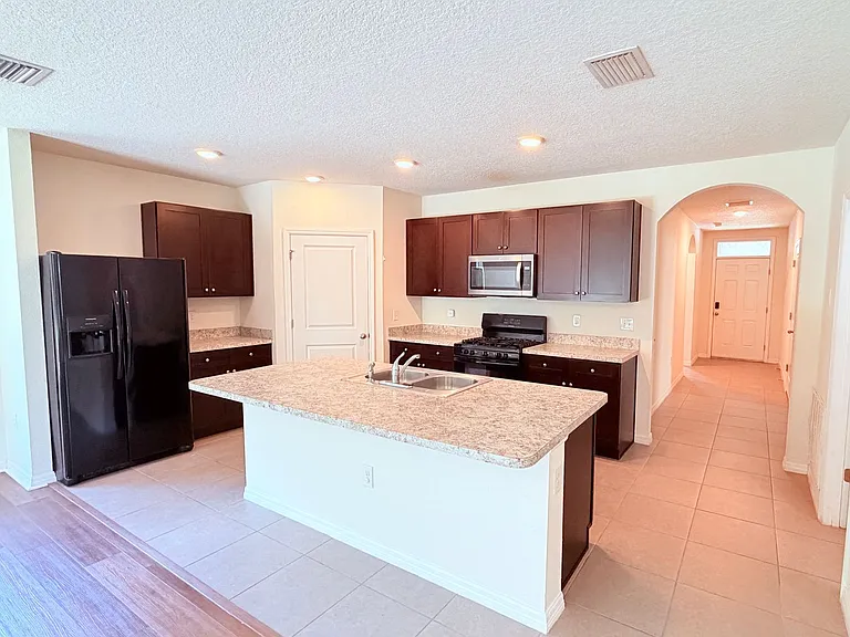 9803 Pepper Tree Pl — Photo 3