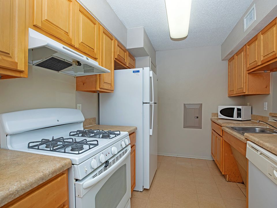 1-bedroom, 1 bathroom unit kitchen