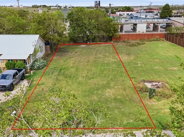 307 W Lane Ave, Manor, TX 78653