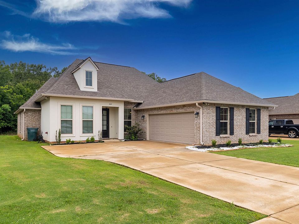 1st image of 205 Florio Ct