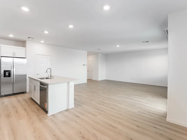 6217 Seastrand St — Photo 15