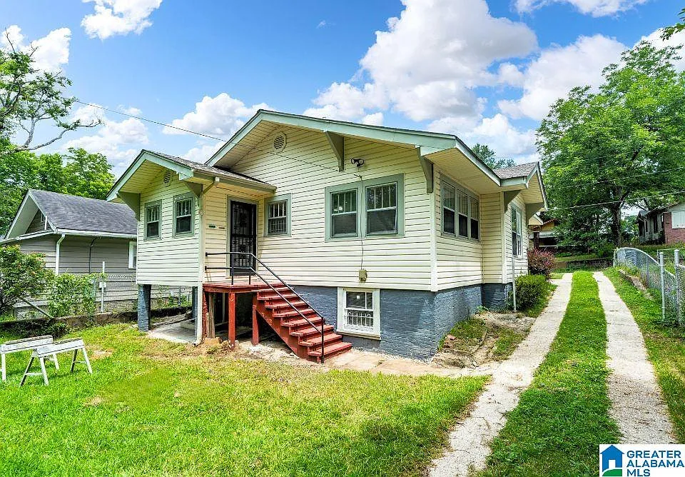 3 bed, 1.5 bath, $1,300 — Photo 3