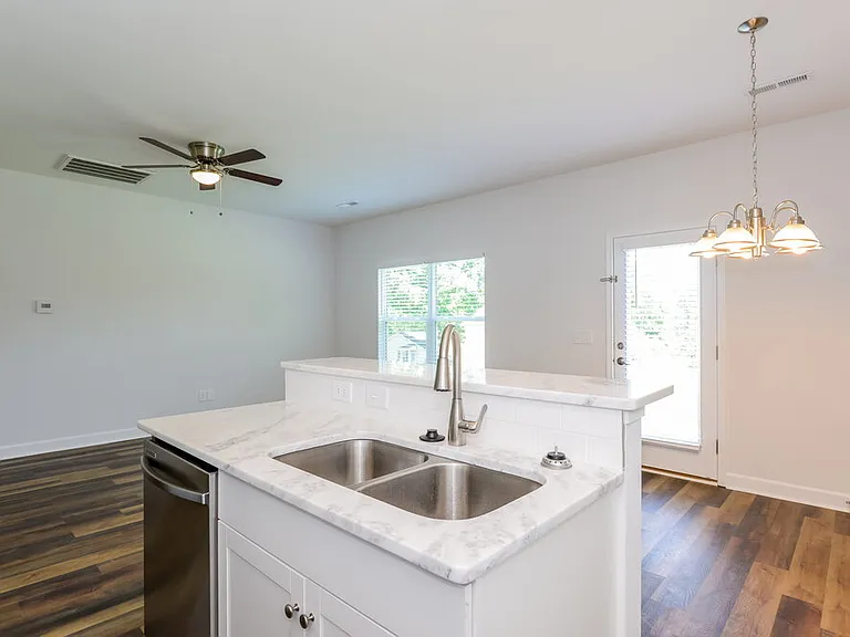 109 McLean St — Photo 7