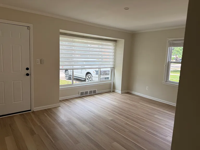 2615 Venice St — Photo 7