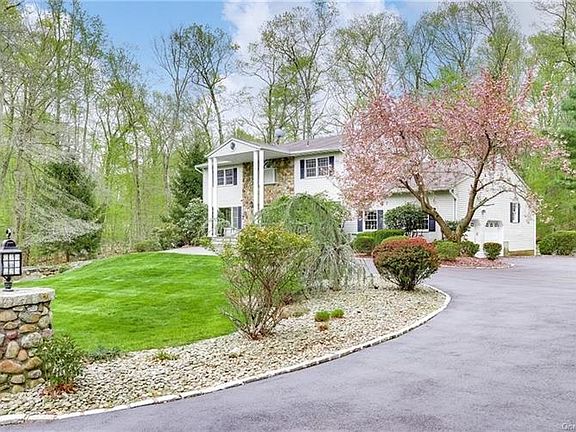 3rd image of 7 Rollingwood Dr