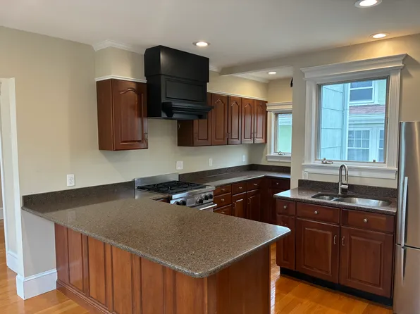 29 Walnut St #1, Natick, MA 01760