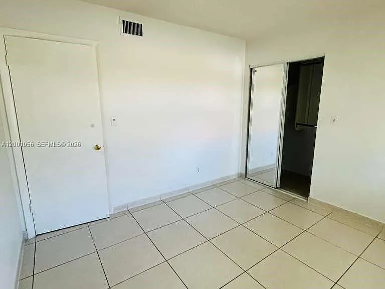 724 NE 4th St #9 — Photo 8